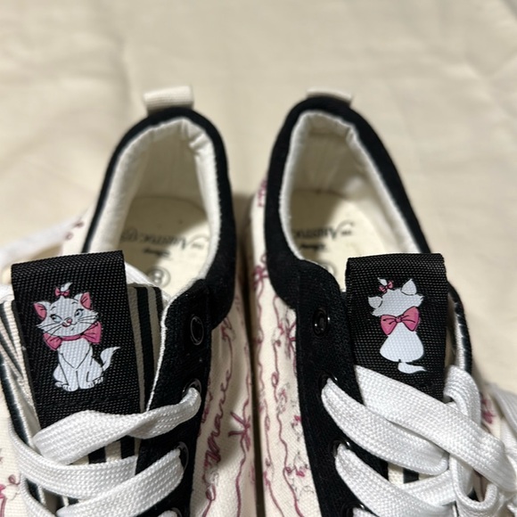 Disney The Aristocats Marie Stripe Lace-Up Sneakers from Hot Topic in size 8 - Picture 5 of 8